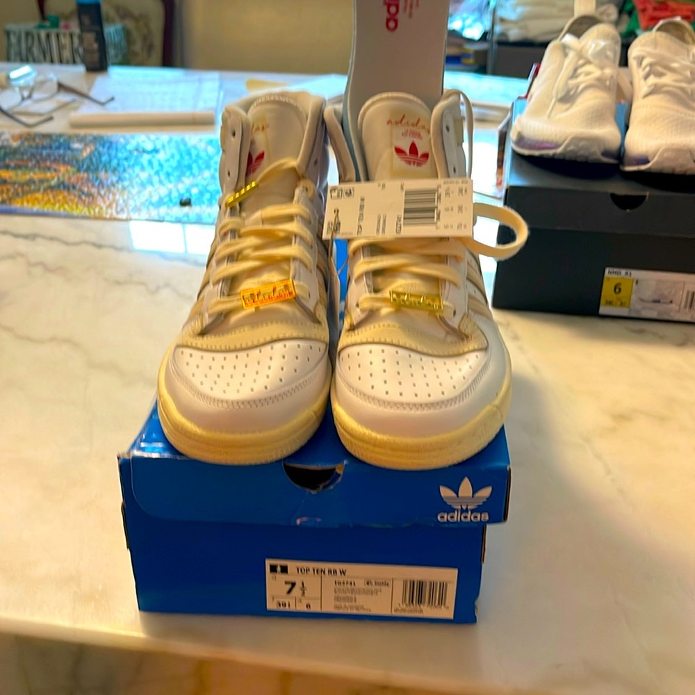 Hi top Adidas